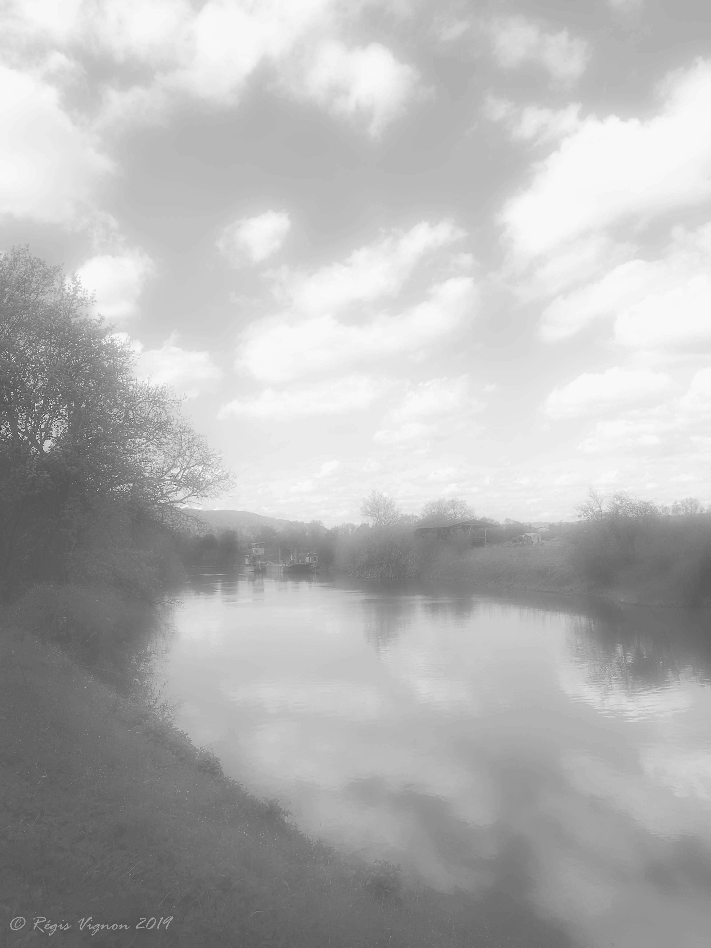 Le chemin de halage rêve qu'il est au bord d'un étang !