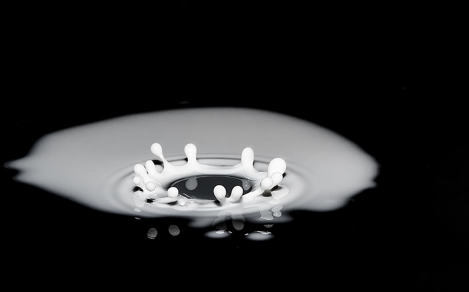 drops-of-milk-2062103_960_720